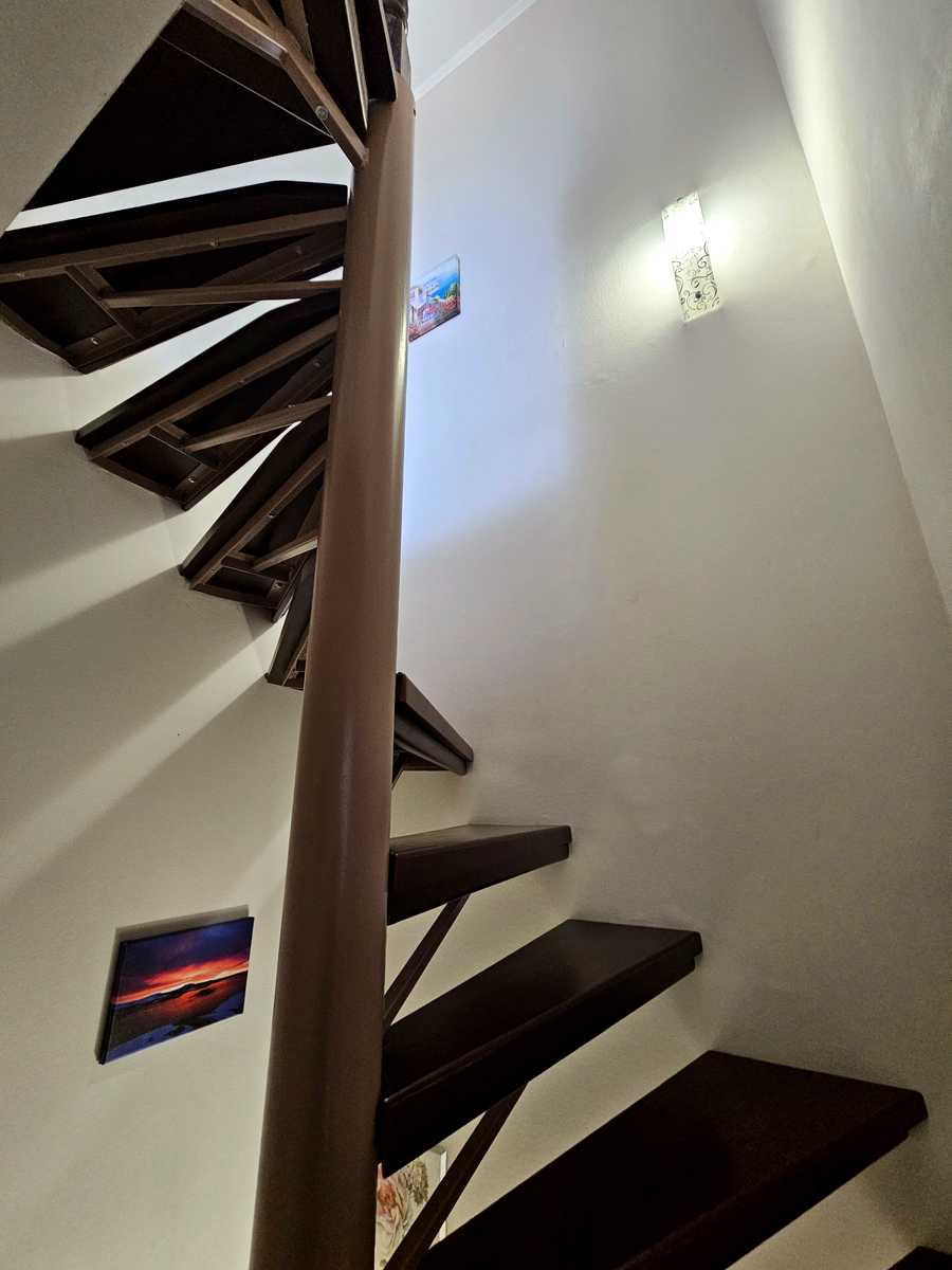 1835240873272439