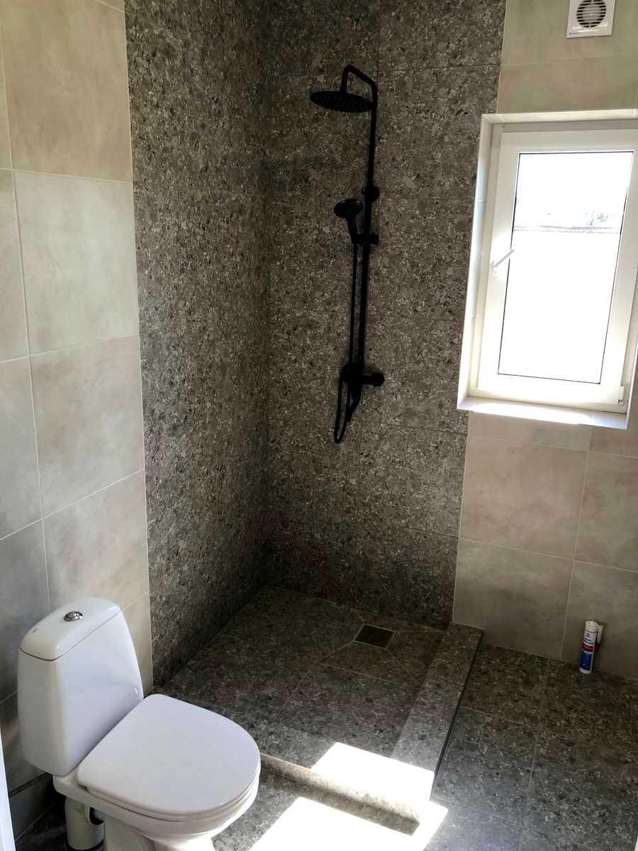1831505843537931