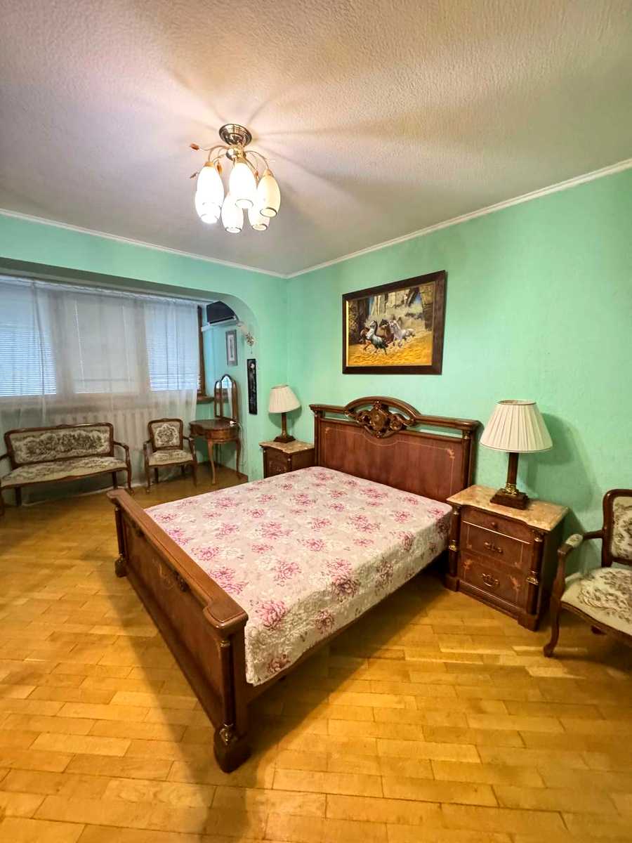 1837105781481687
