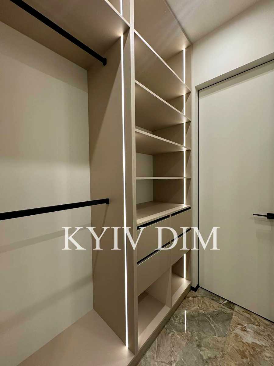 1845436513281636