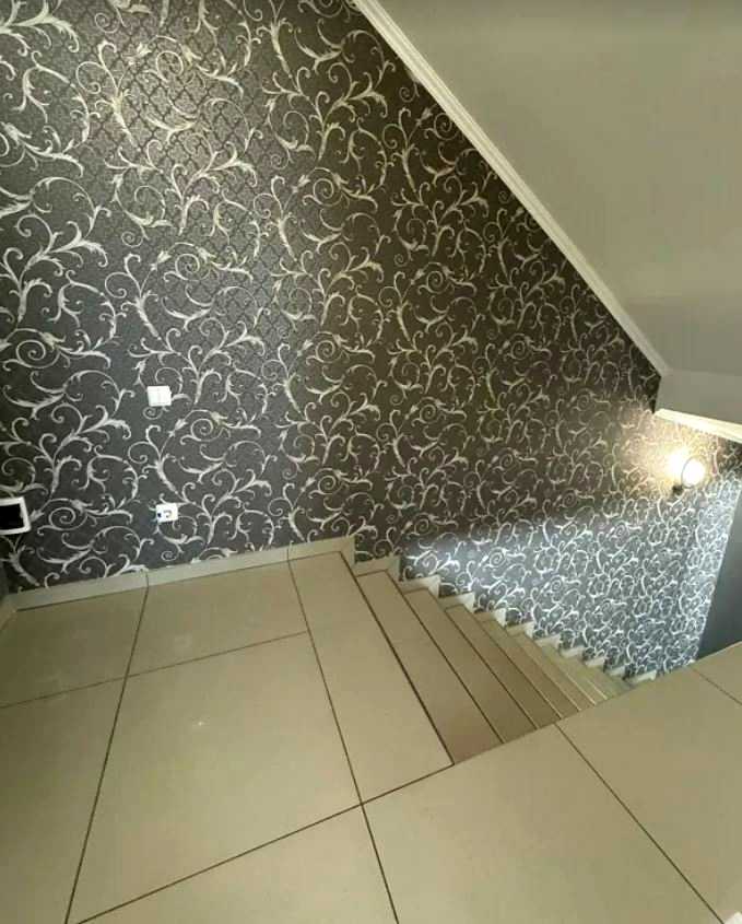 1832749781952321