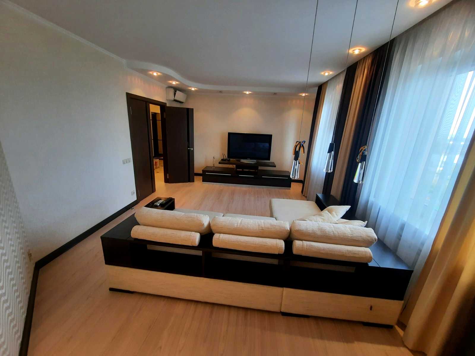 1742423934347650