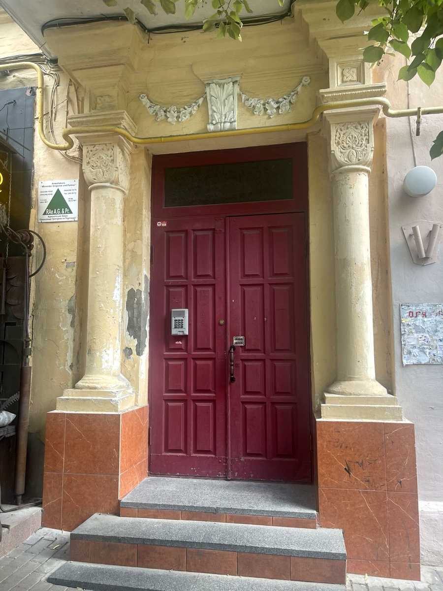 1840873433657138