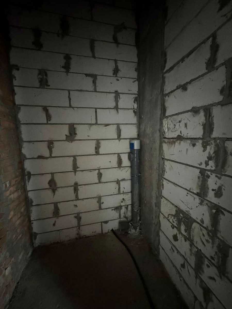 1823352352844295