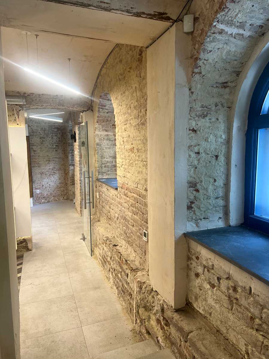 1831480394547327