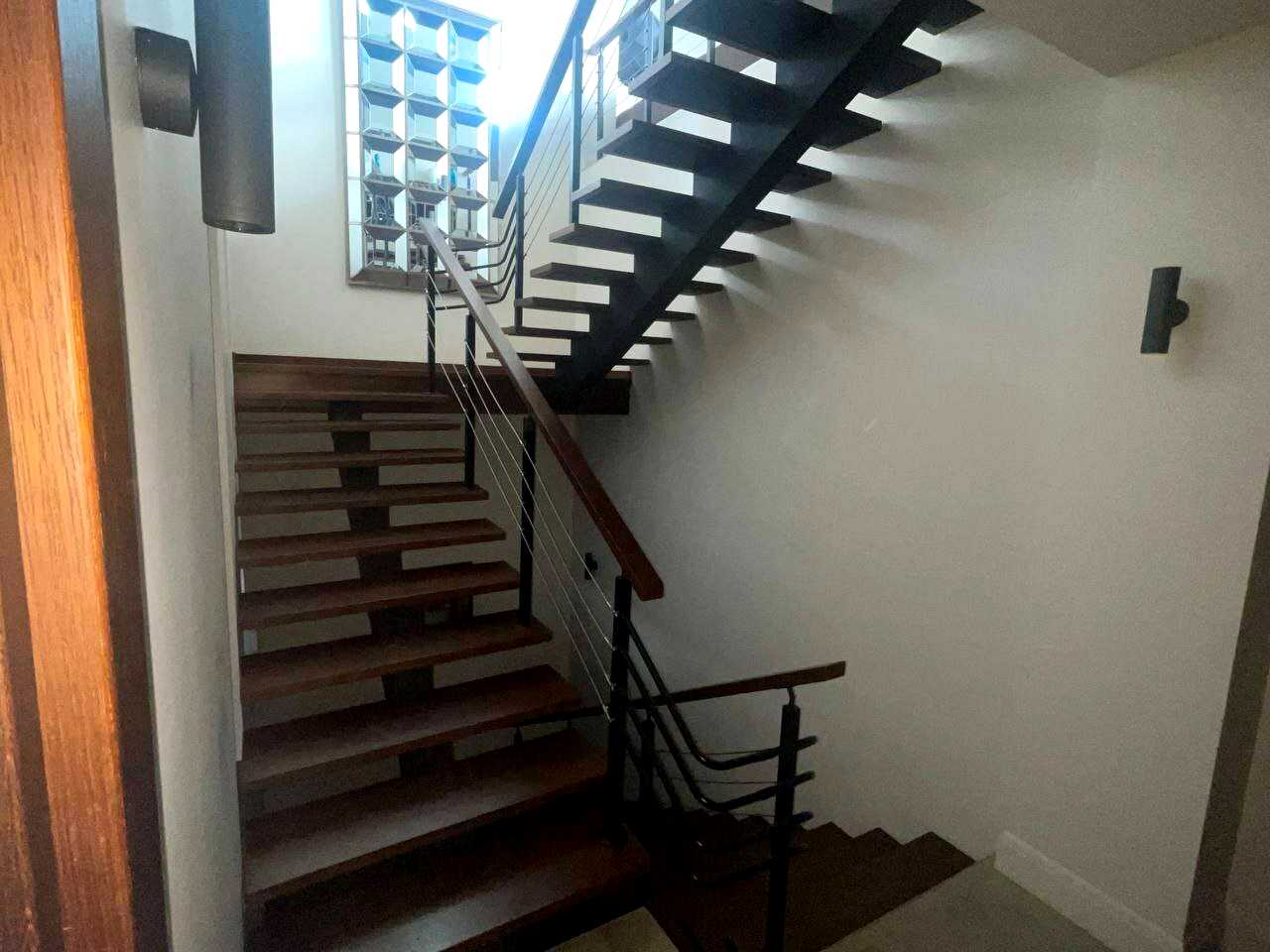 1836641043117888