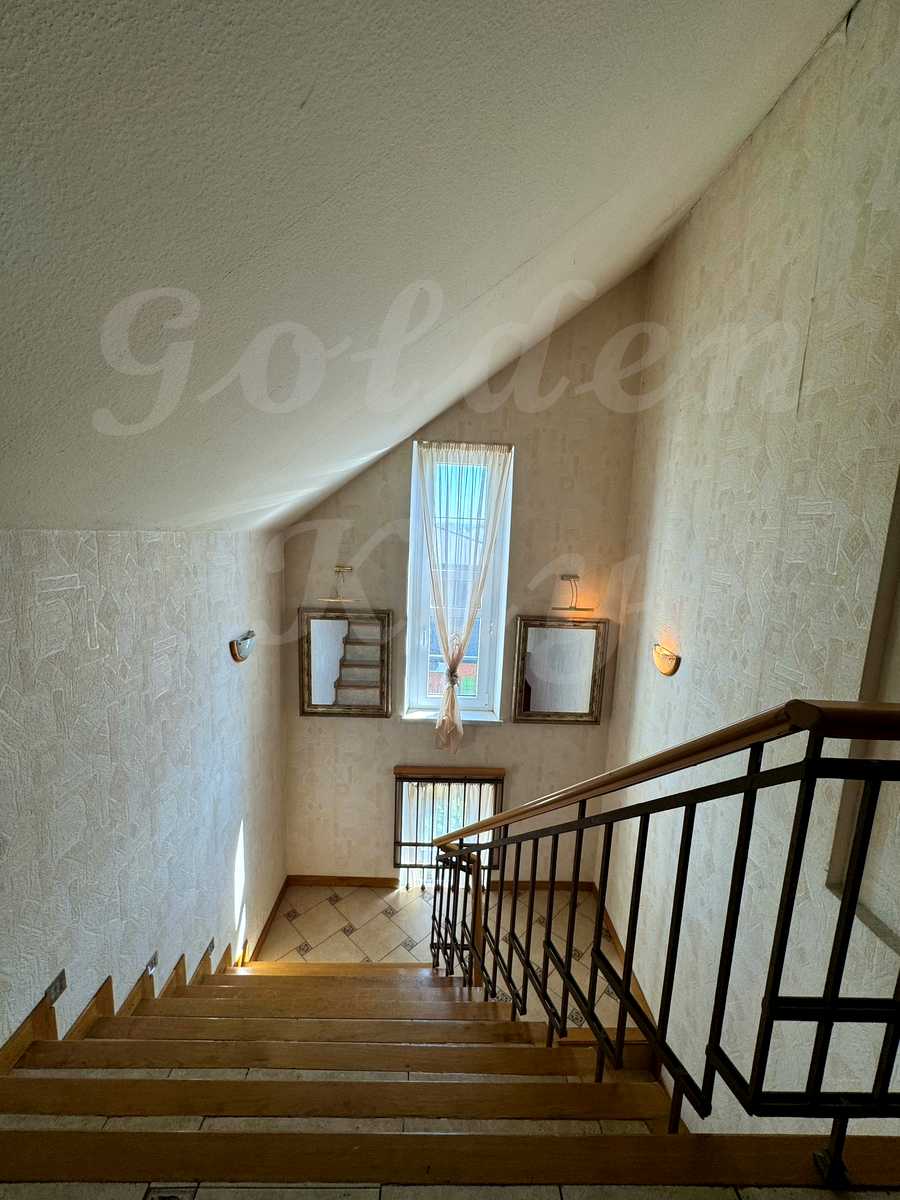 1801995648854881