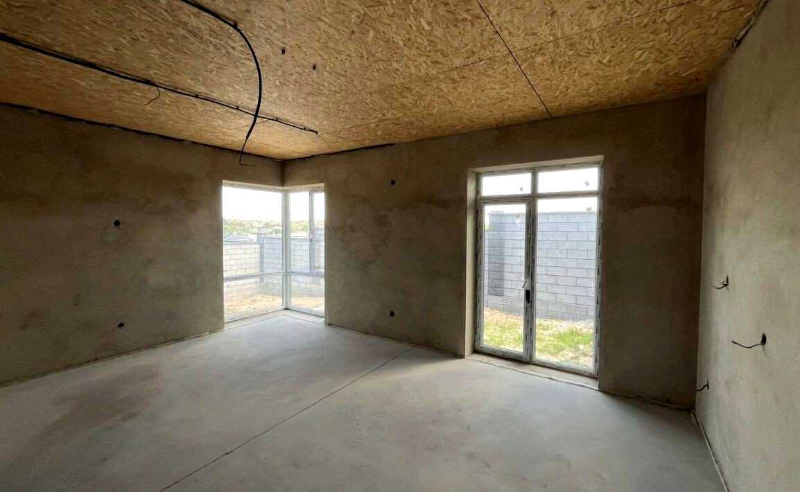 1842693493543685