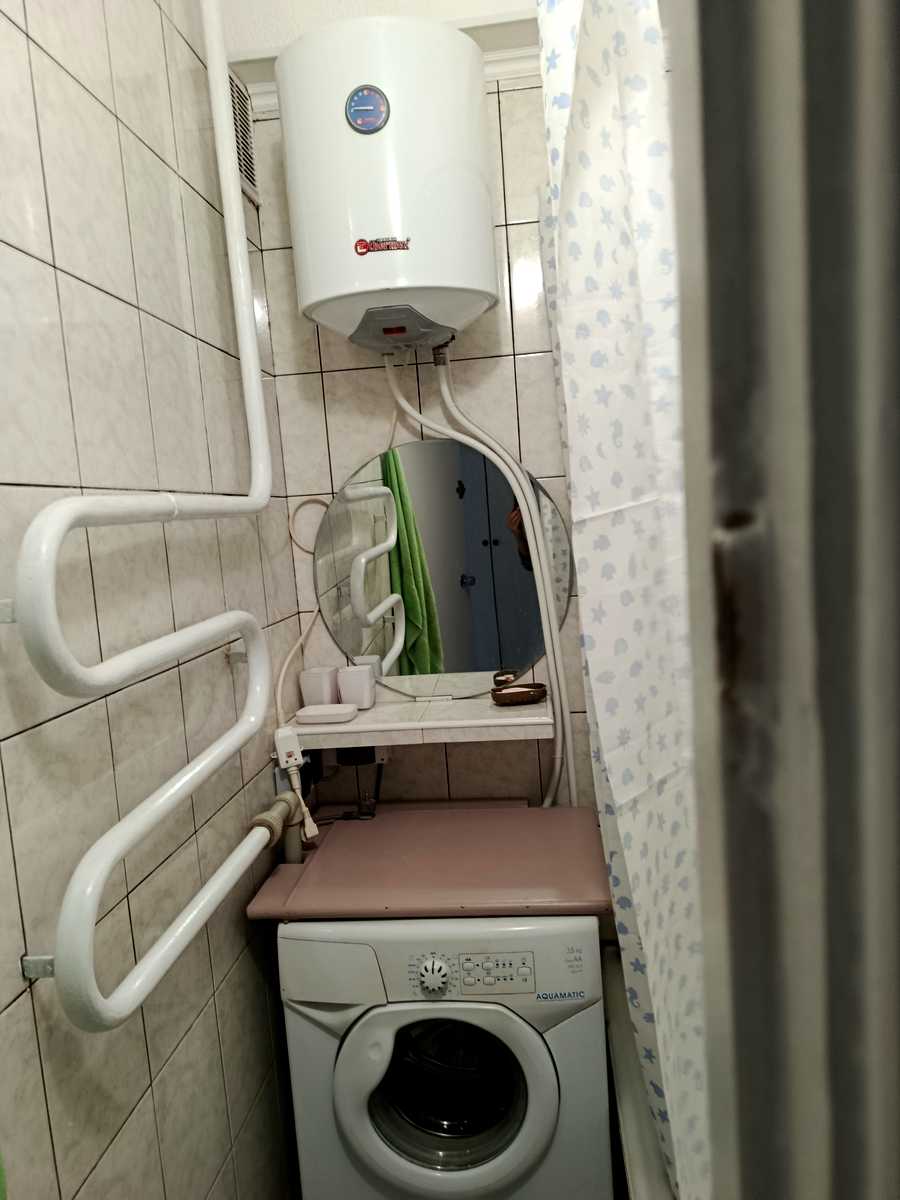 1835817404978989