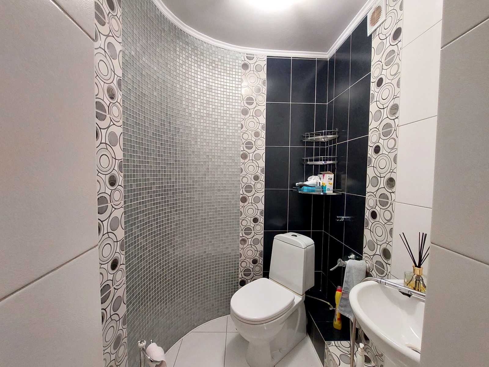 1766724577089701