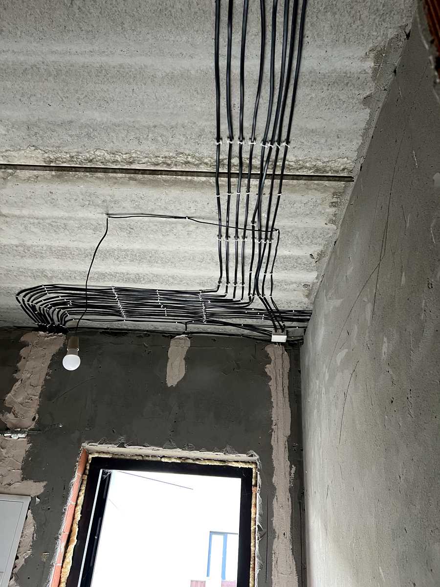1827036822072424