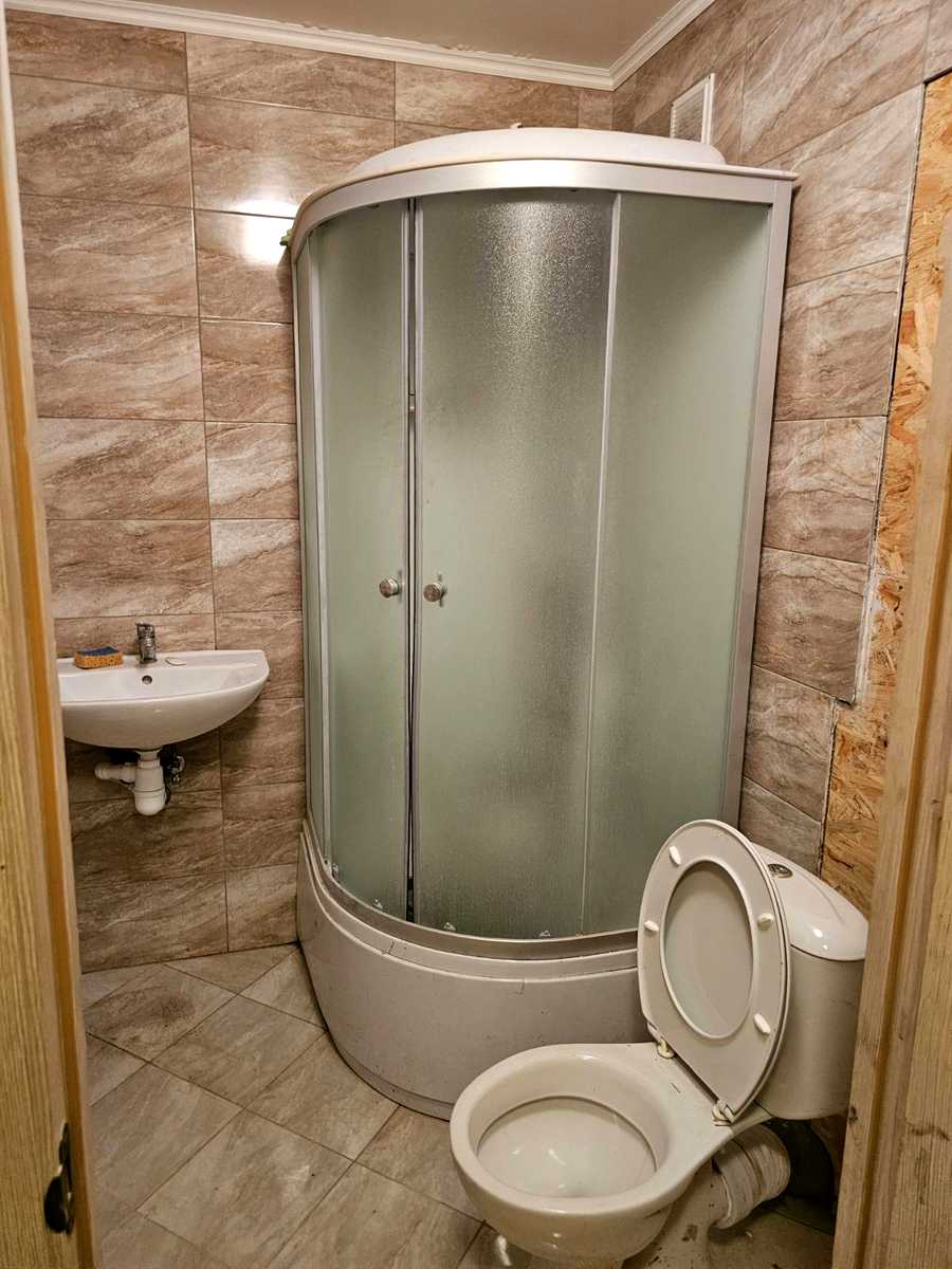 1842700799943321