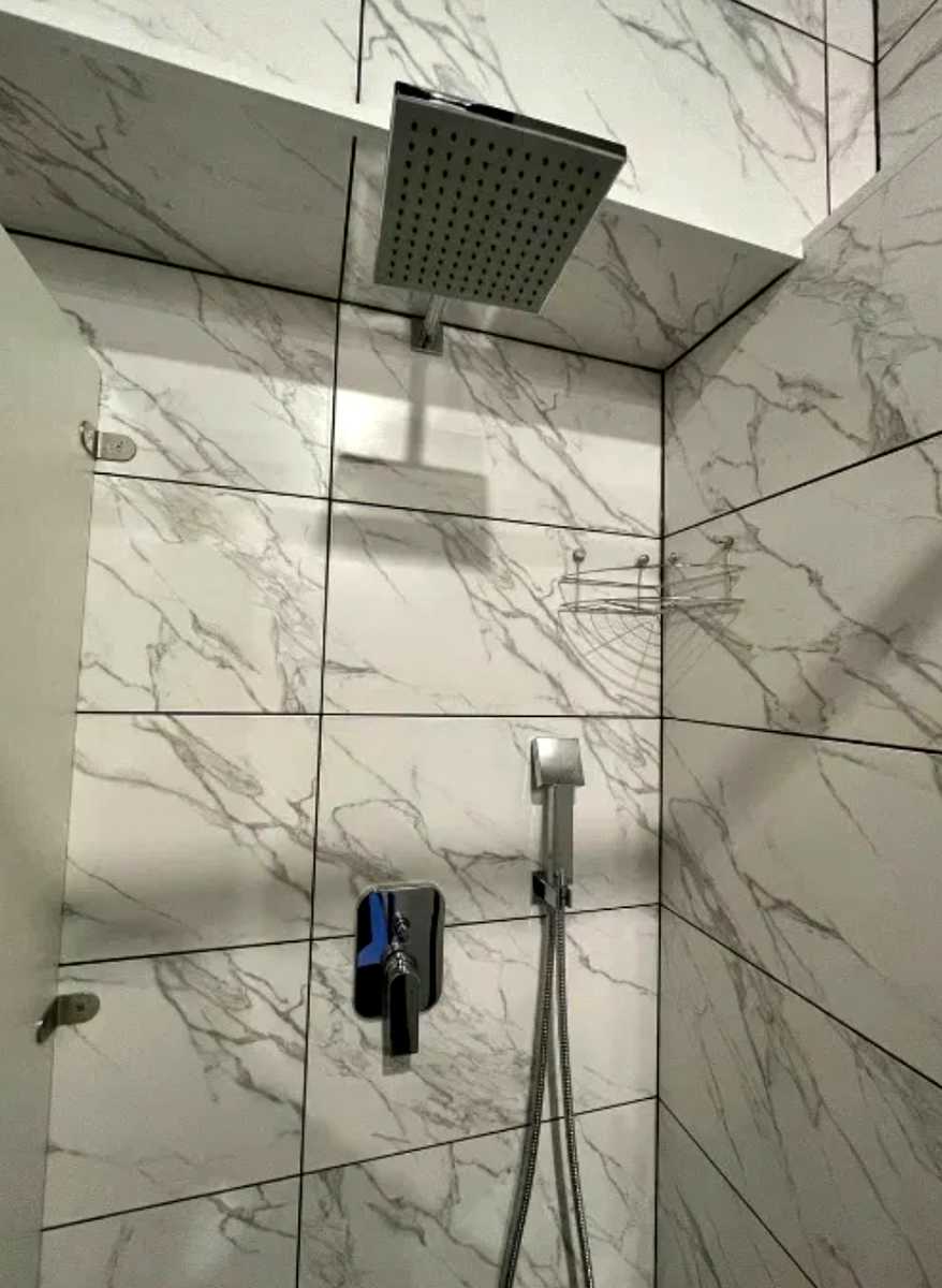 1835797285811900