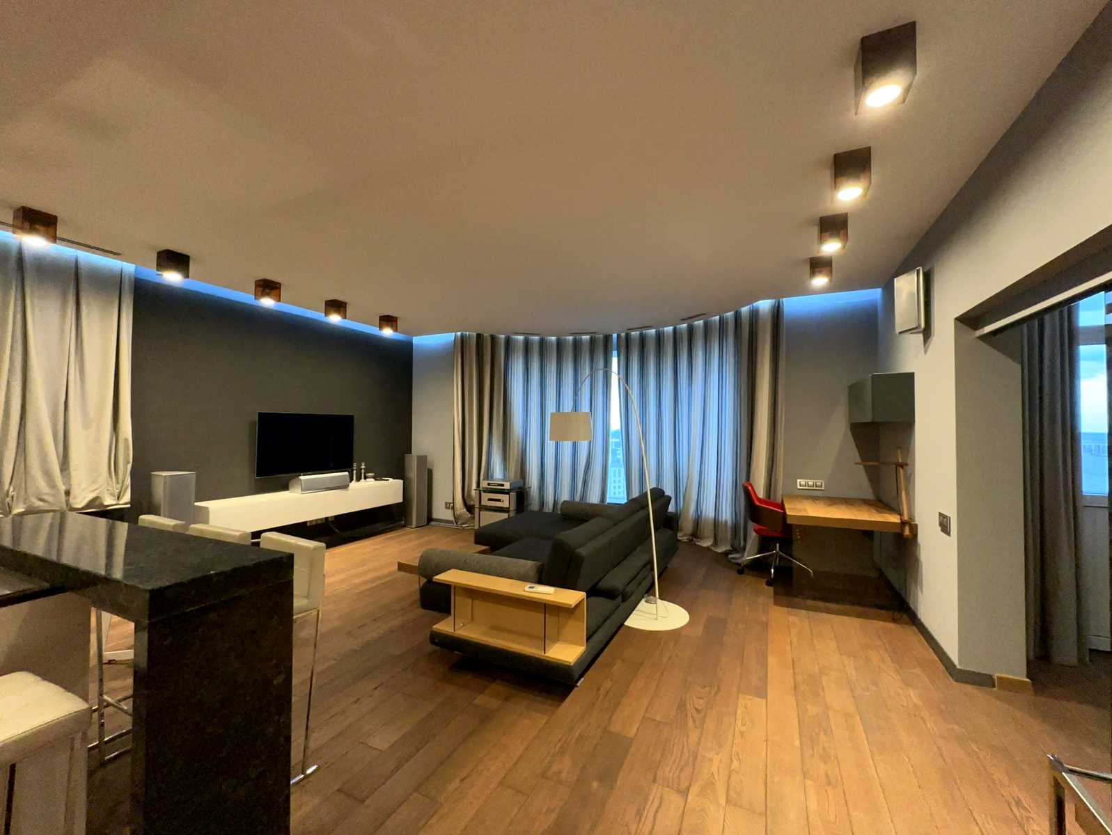 1813168673165628