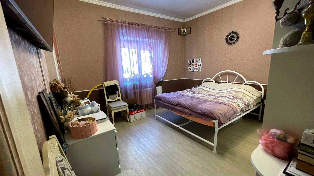 1835387211559328
