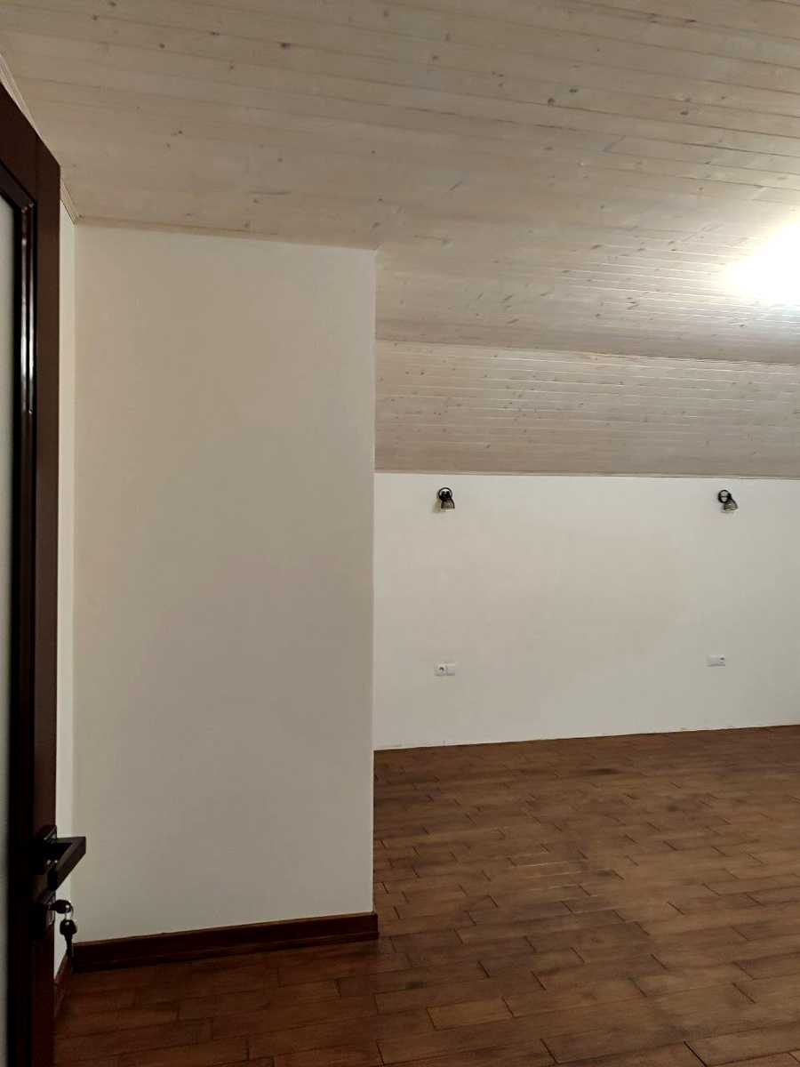 1833368611760005