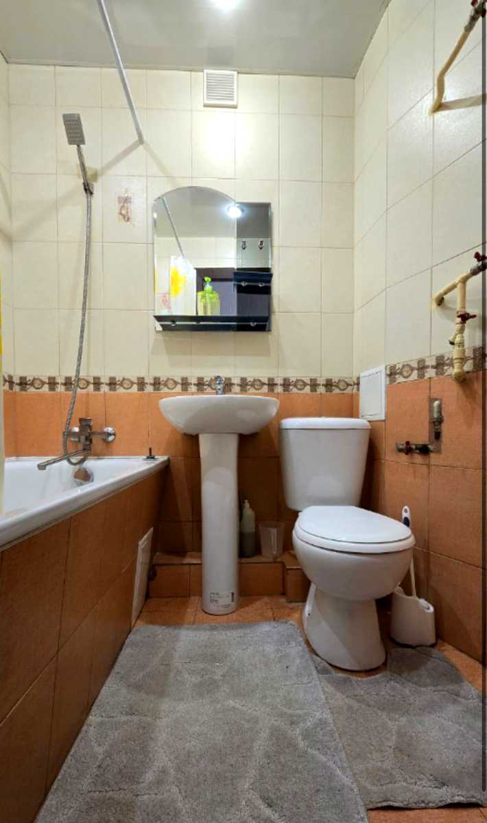 1828546856800142