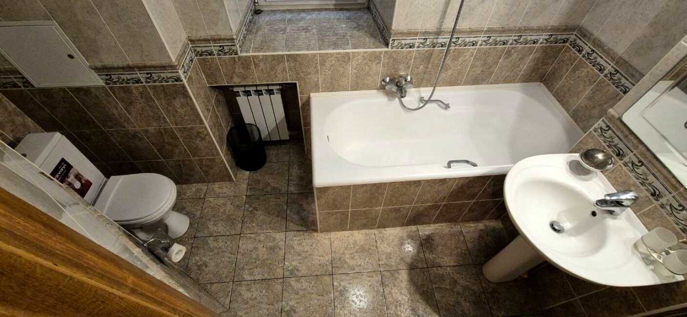 1817634123045300