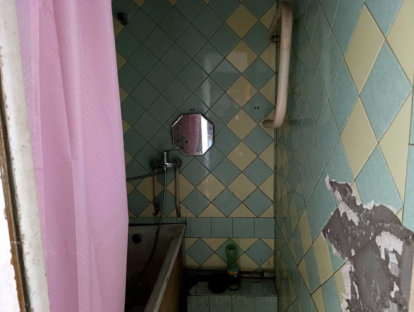 1833575762574409