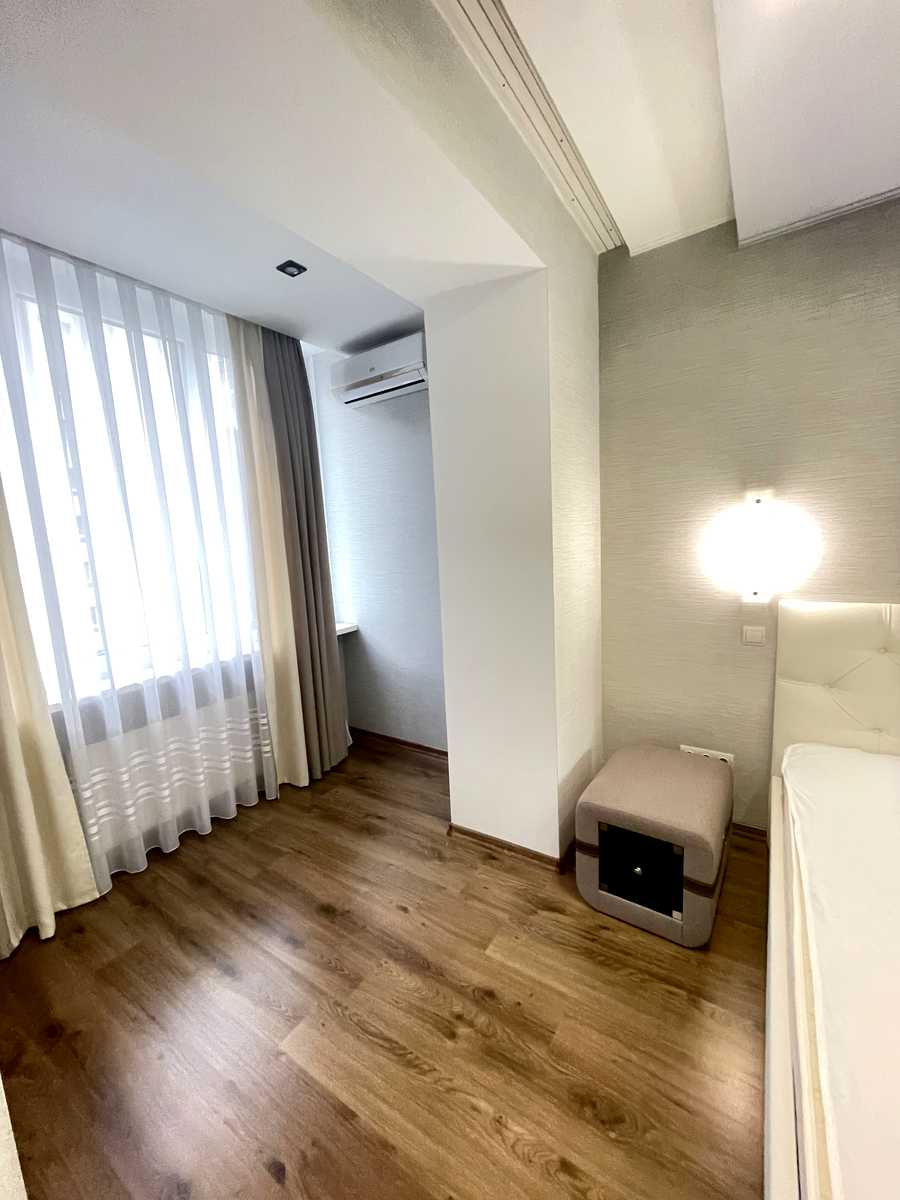 1800774101753343