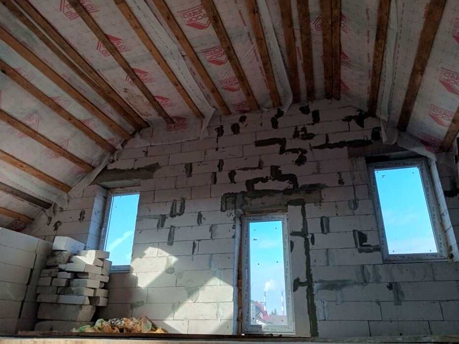 1789715303543488