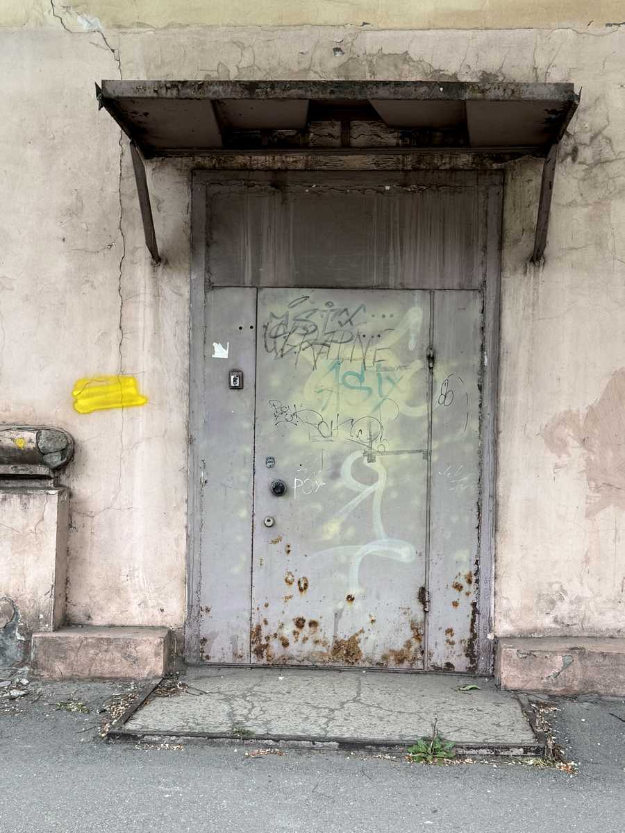 1831550487823896