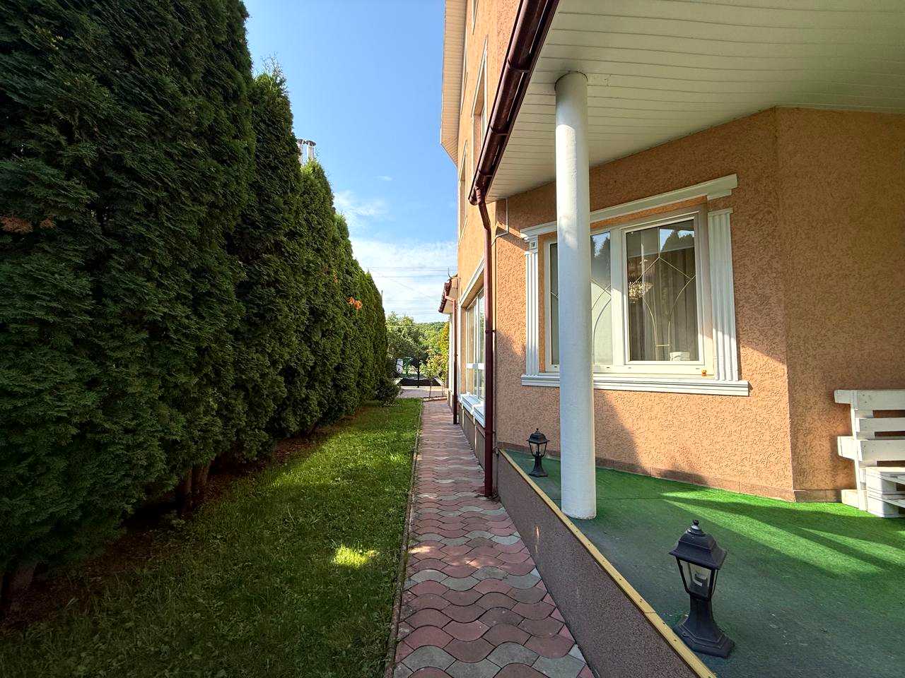 1843057417592993