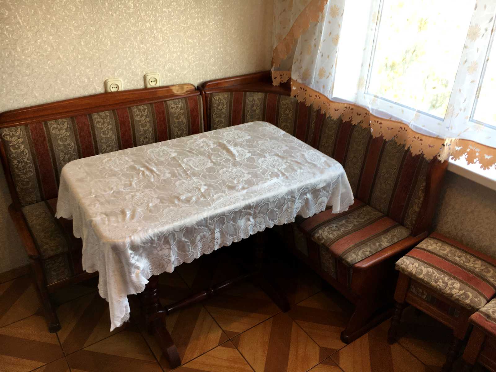 1775909645415299