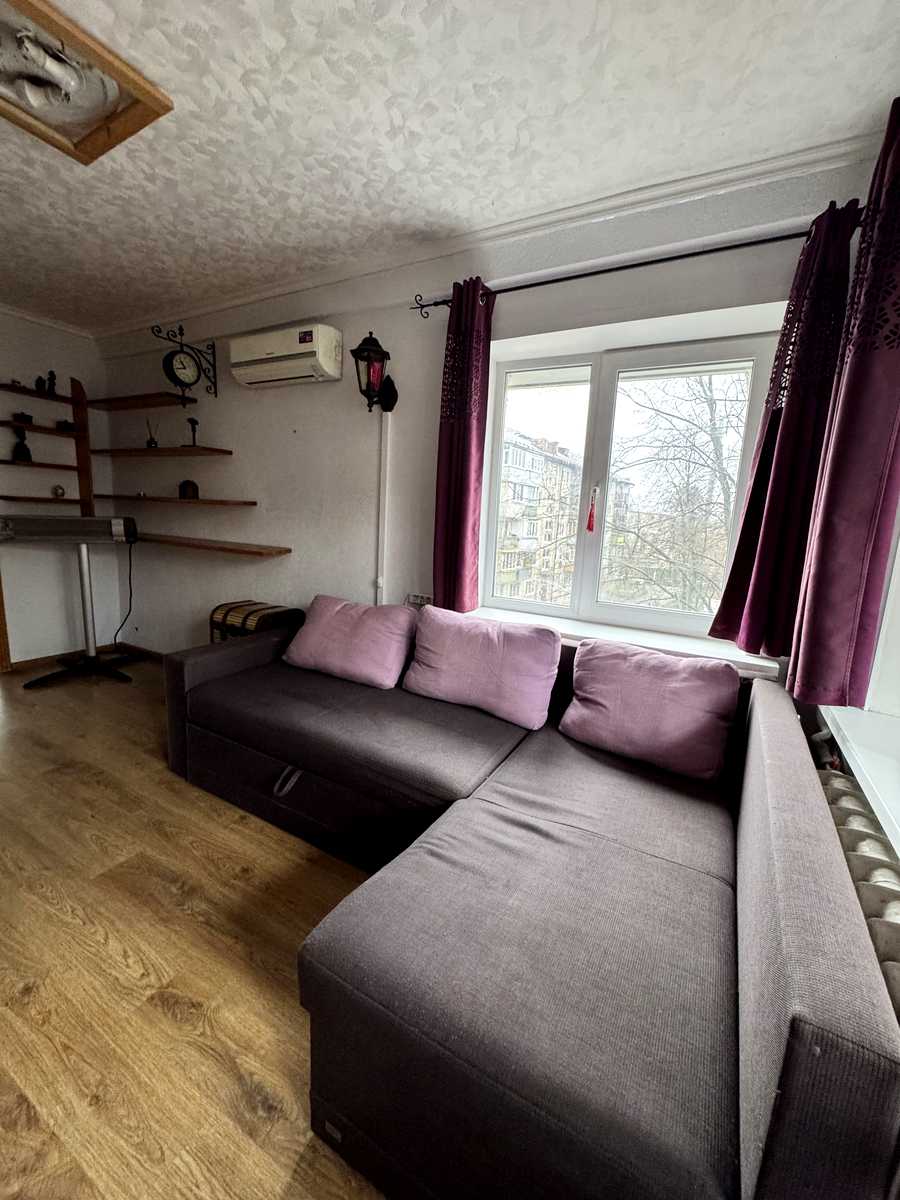 1827568876933469