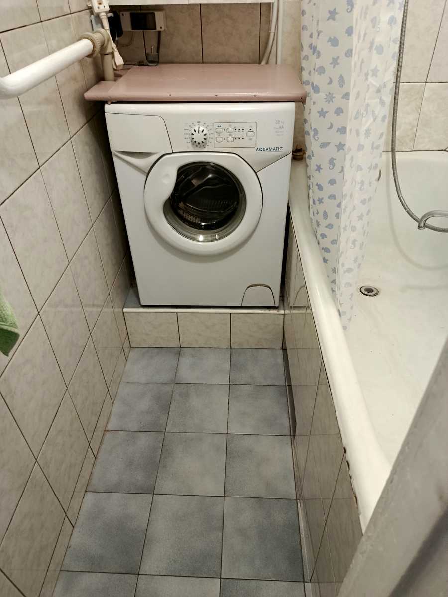 1836235937949890