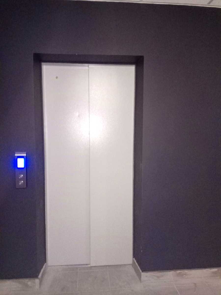 1761098639893635