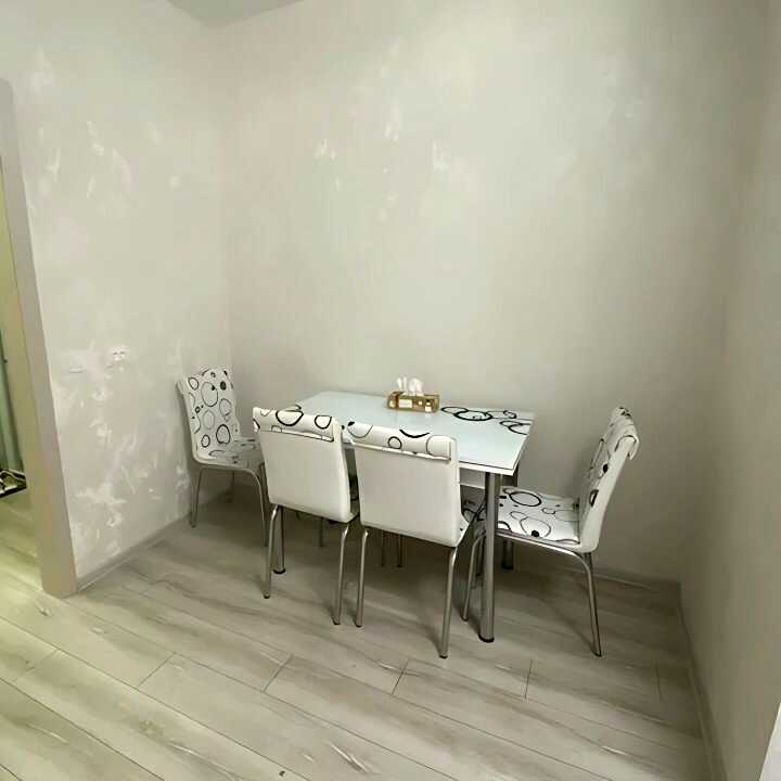 1835084737958616