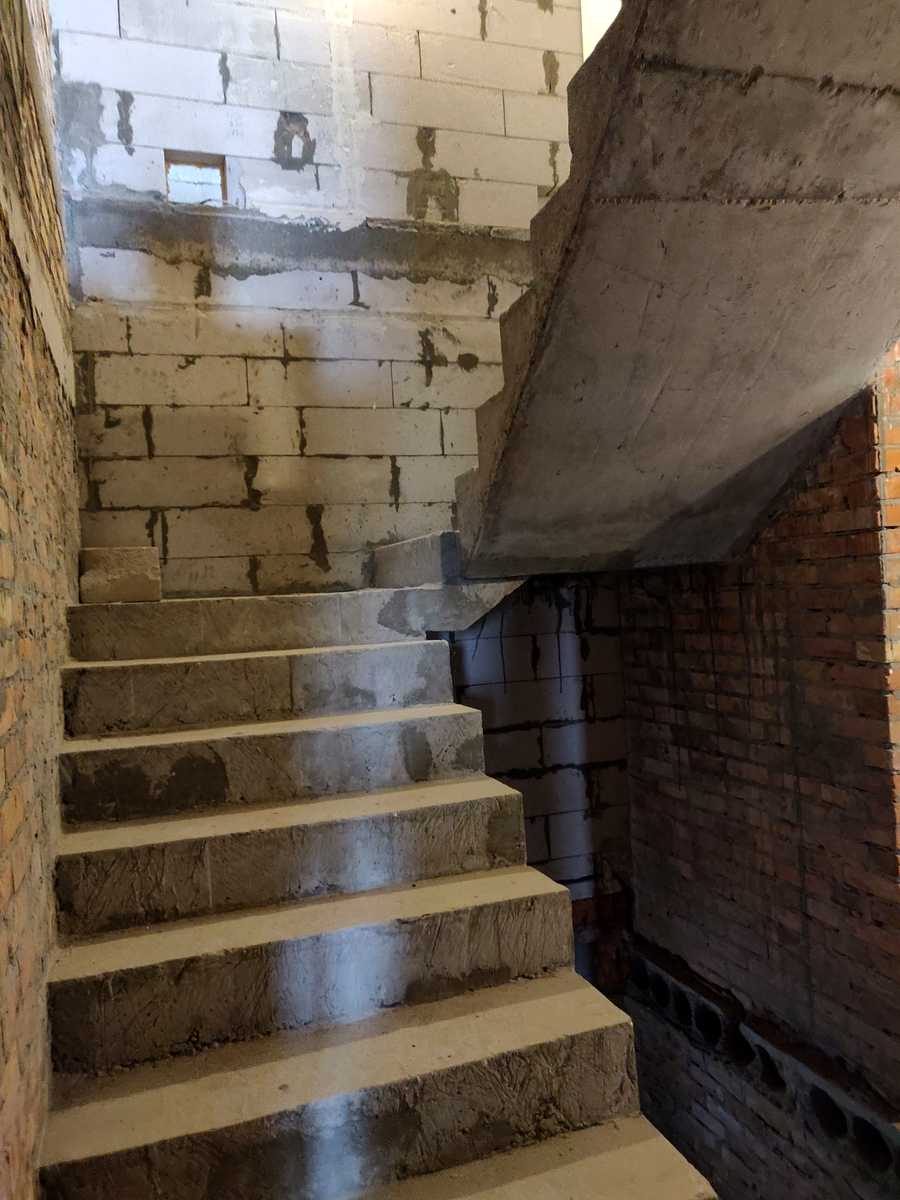 1835400930174845