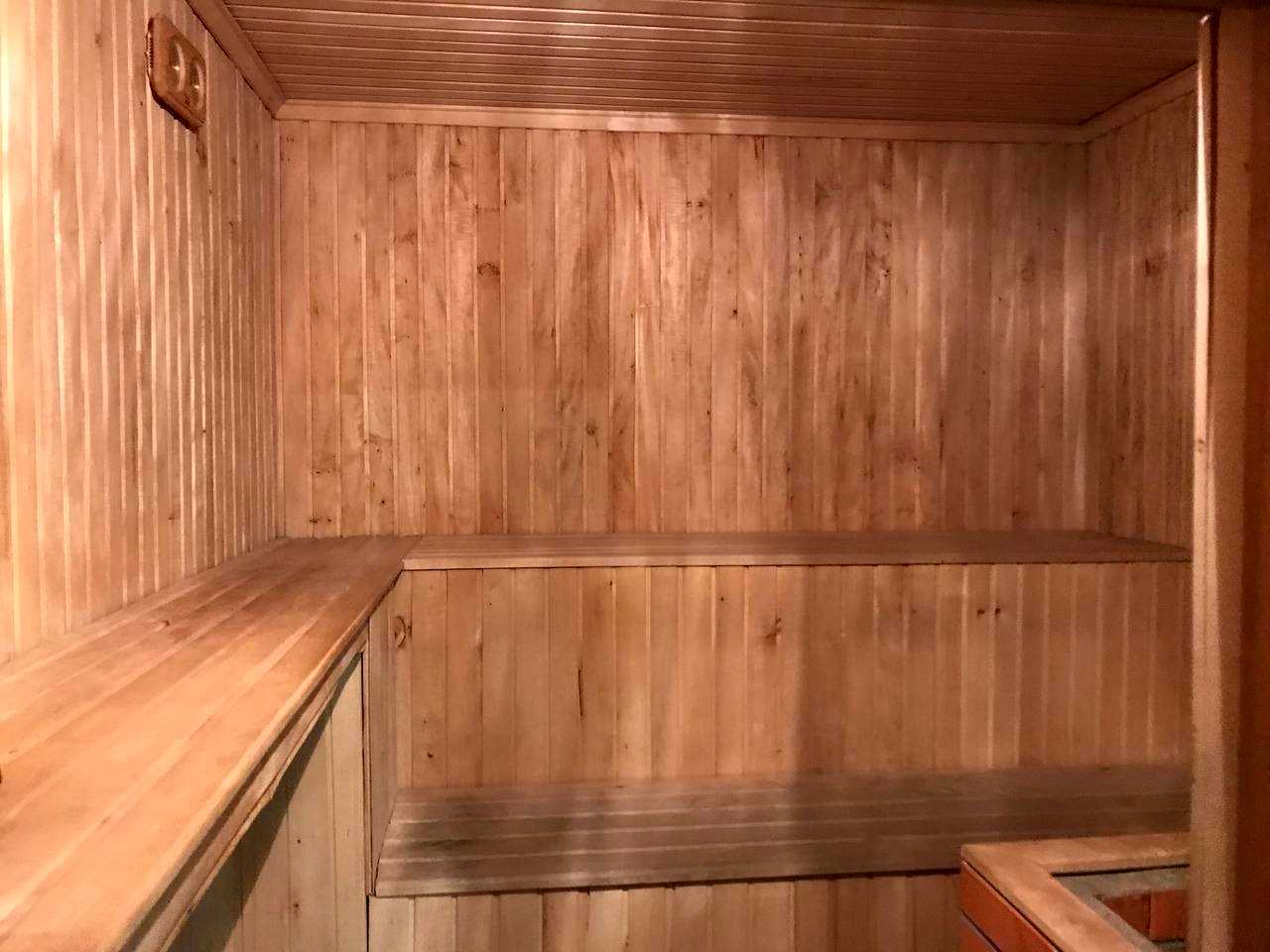 1829095698375038