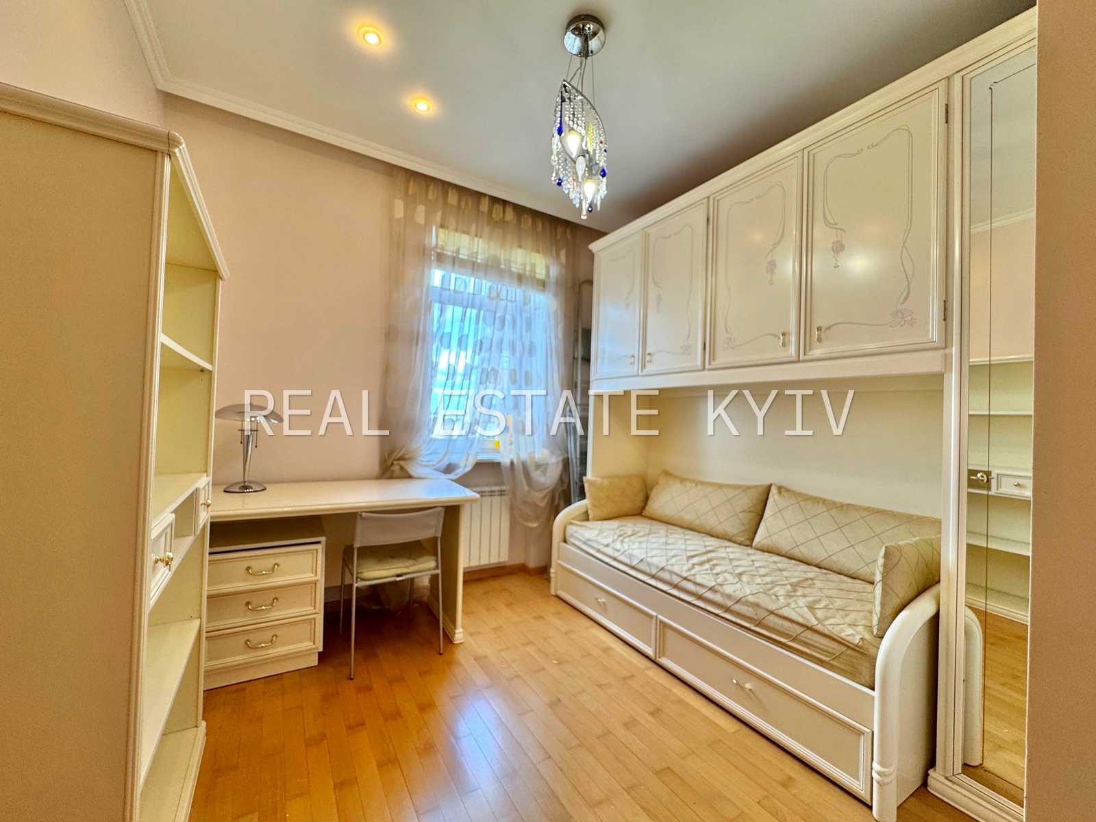 1835083027433878