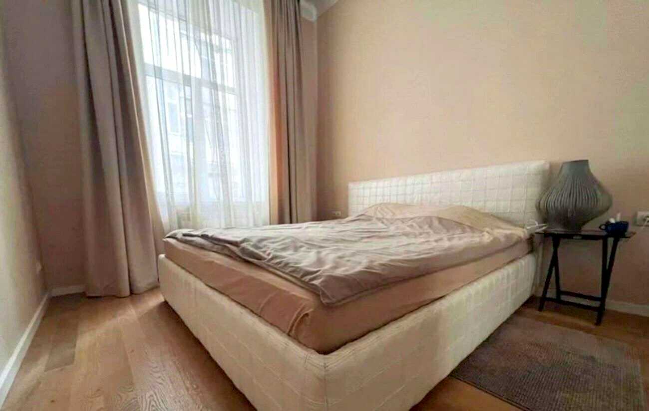 1835428067698951