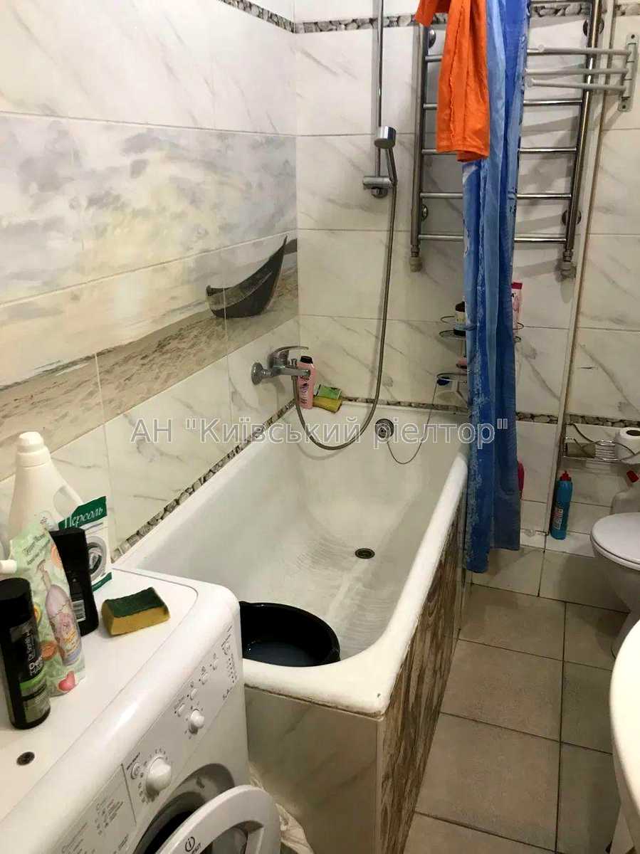 1838987080640608