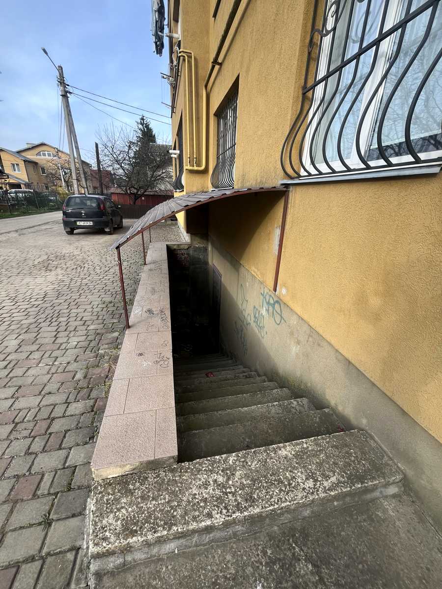 1832814396443888