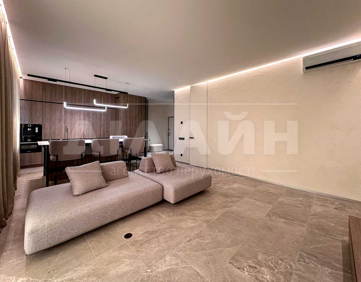 1804658231702673