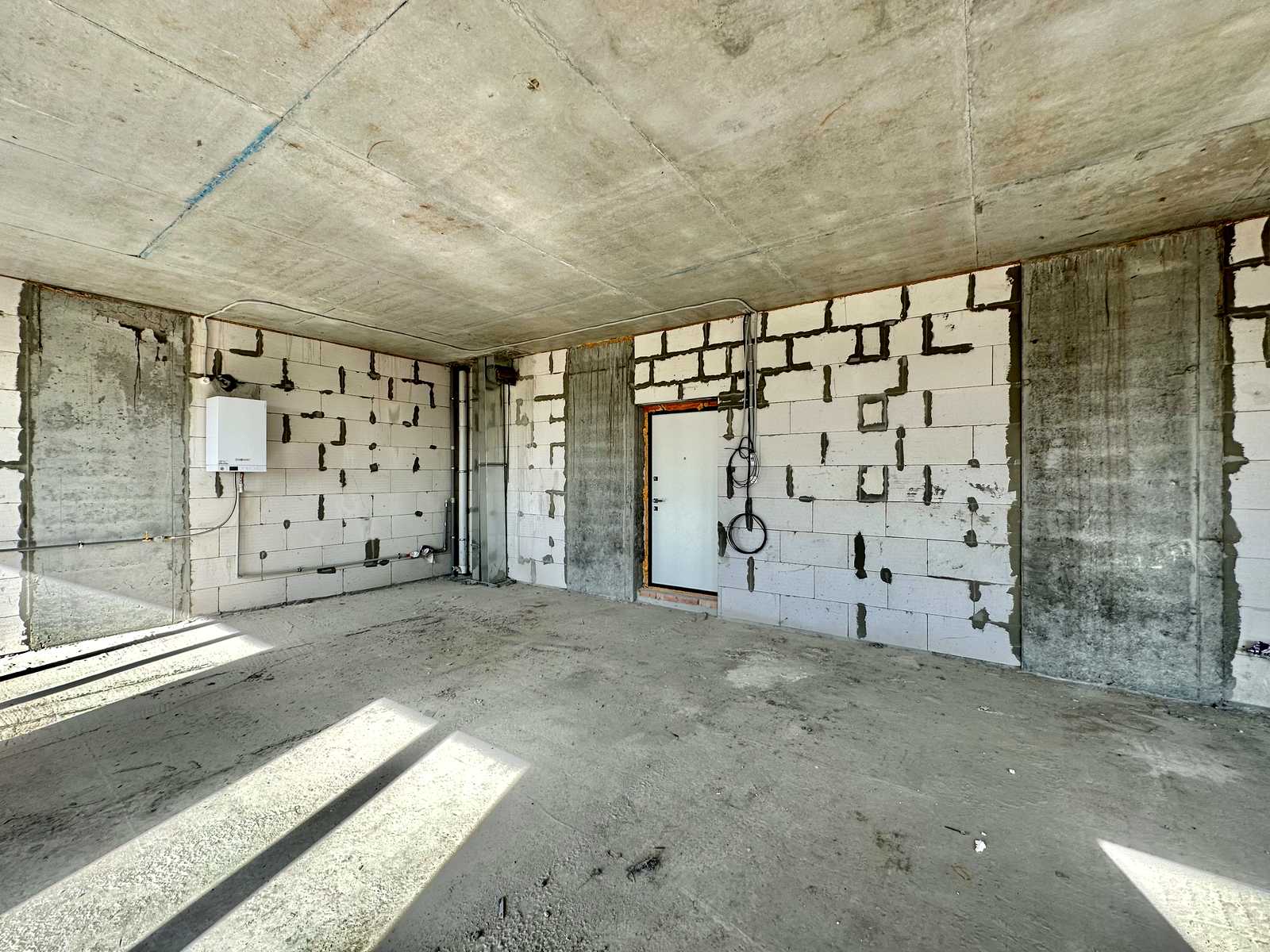 1776583542369617