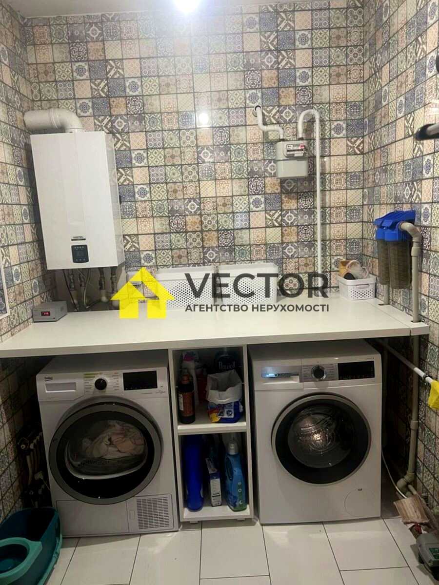 1842768612345600