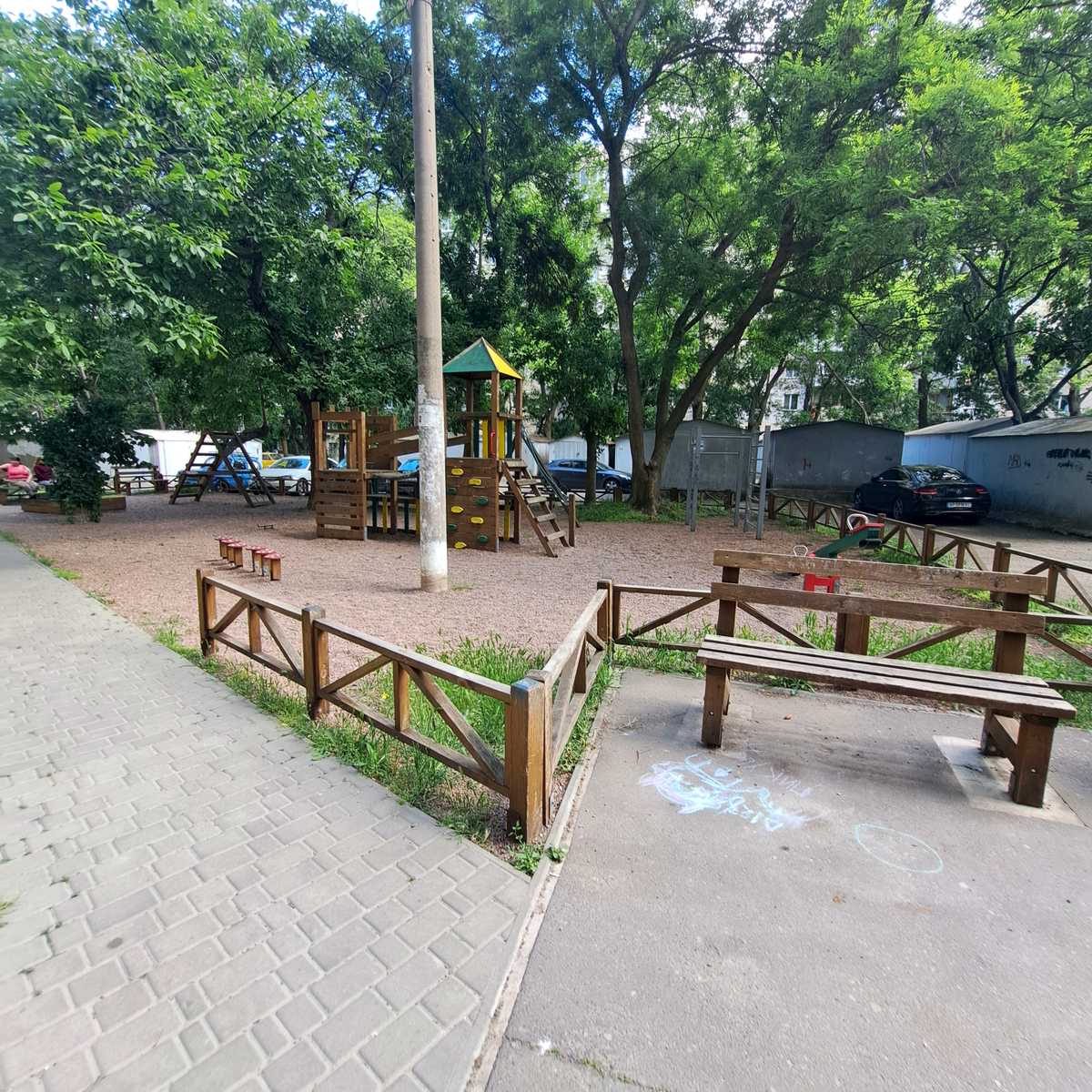1833915927665739