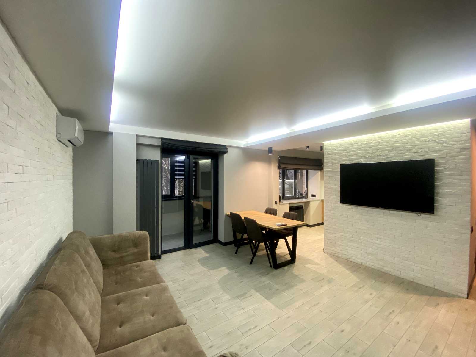 1819257416230367
