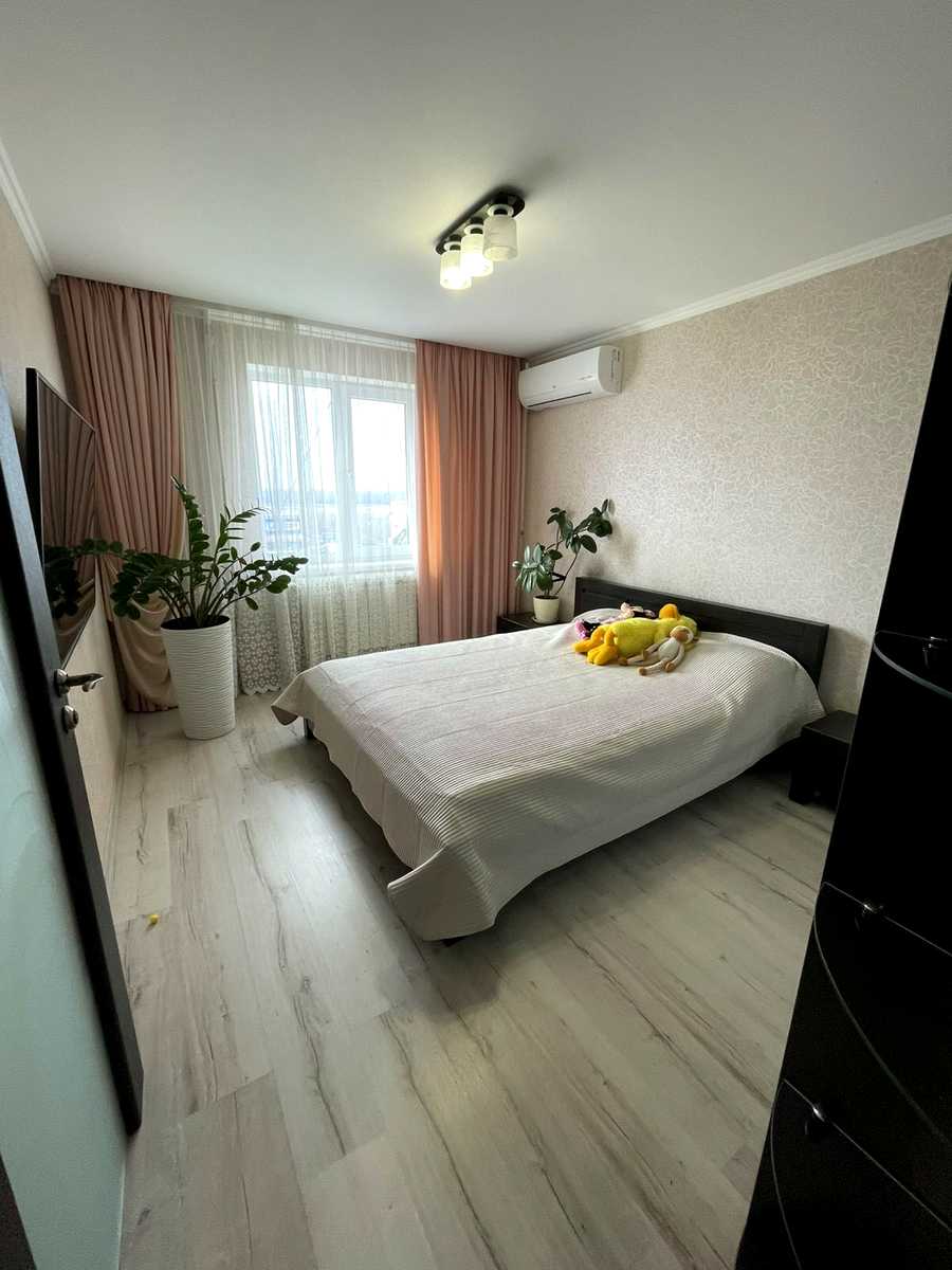 1825766552250369