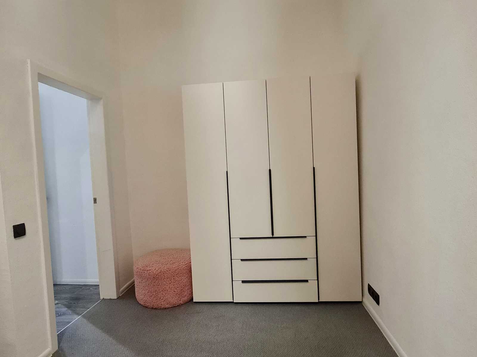 1823217675293424
