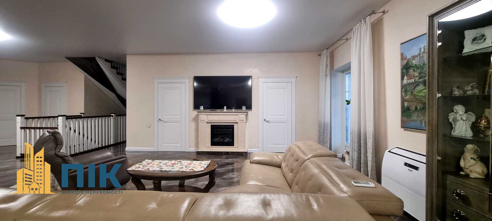 1818878329120257