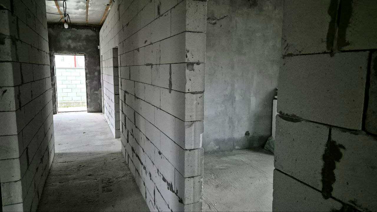 1834065678972699