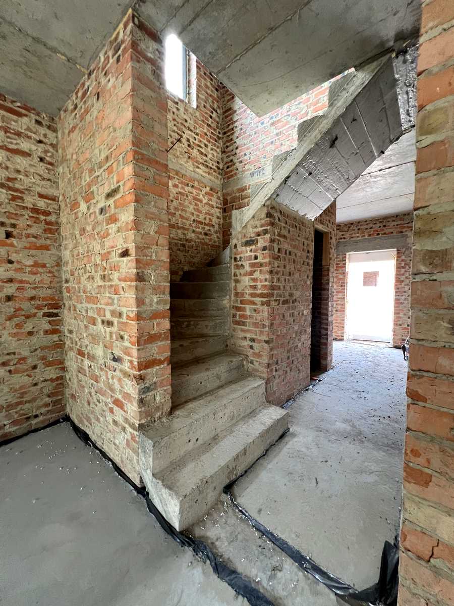 1837016835575643