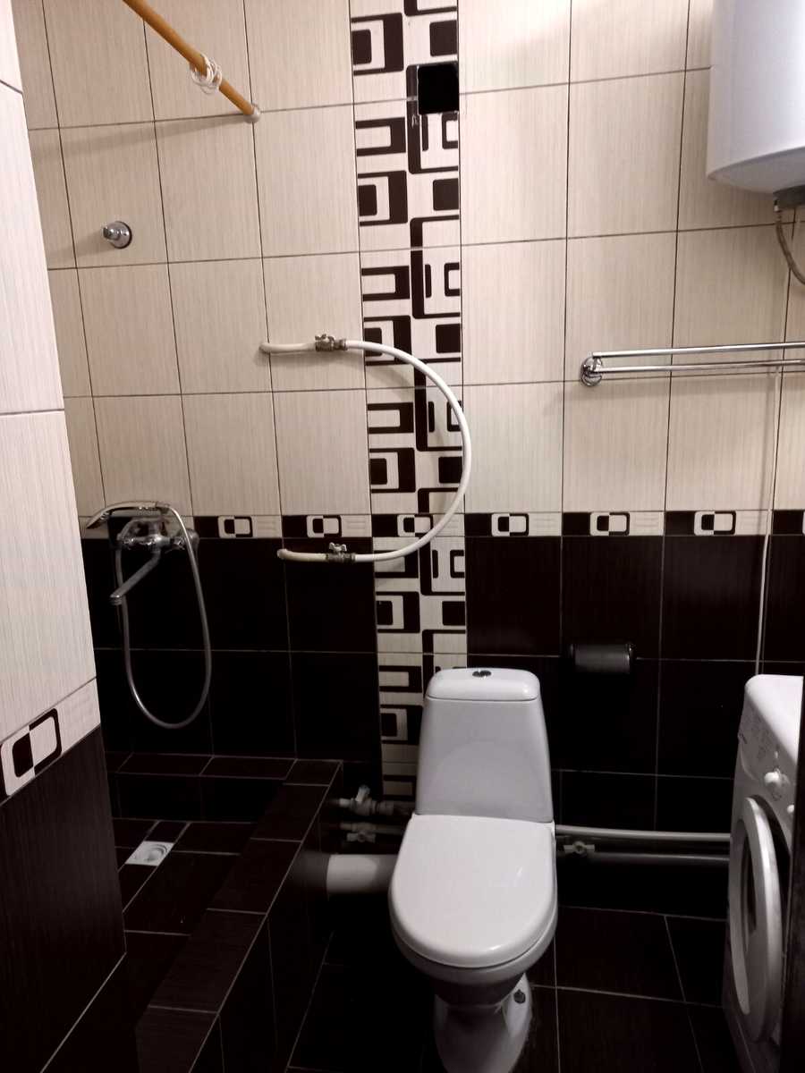 1844325769676624