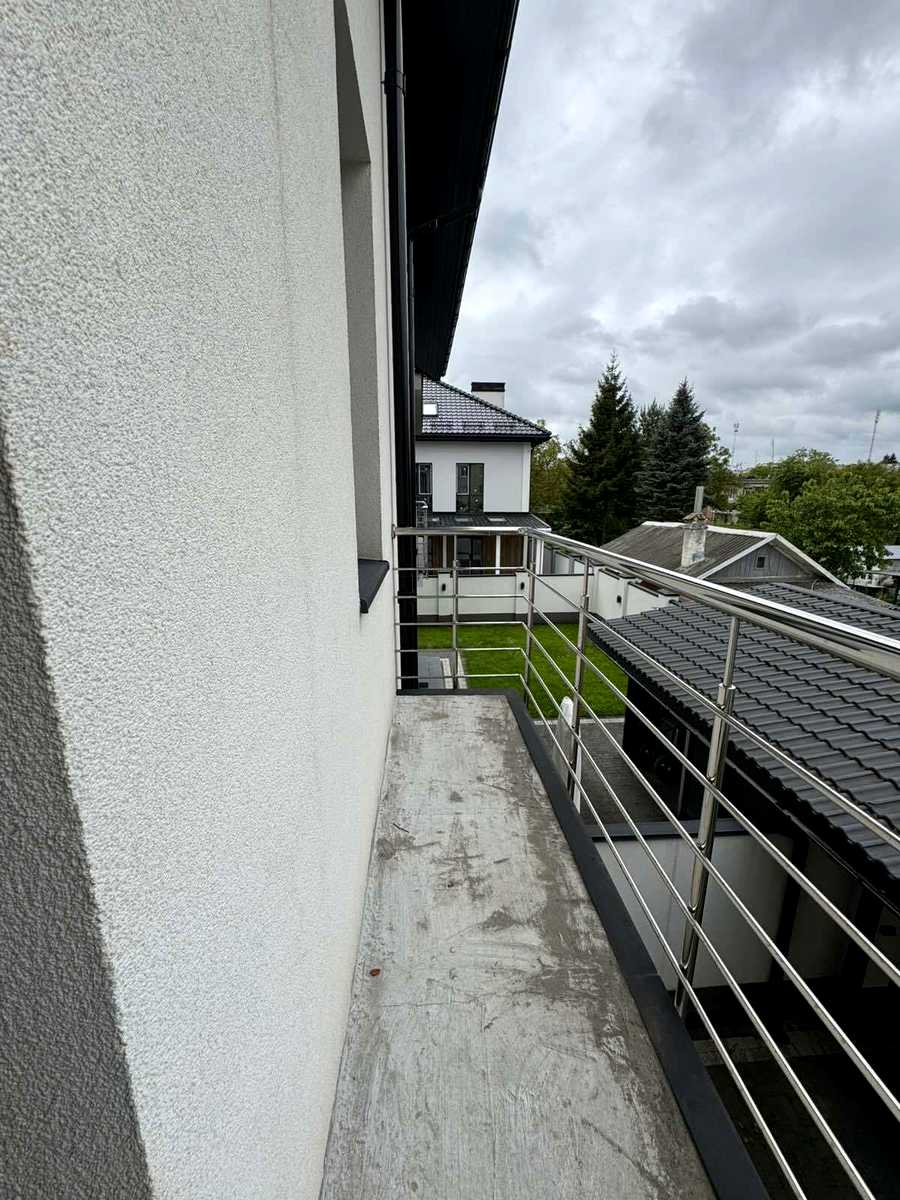 1832360107903829